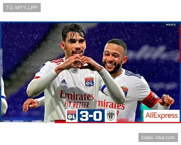 里昂主场安盟球场气氛热烈,球迷助威声震天 里昂主场安盟球场气氛热烈,球迷助威声震天